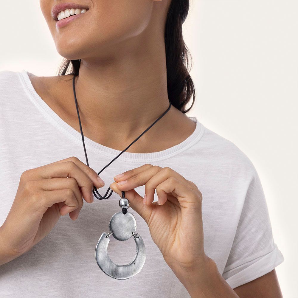 Collana Filo con Pendente Mezza Luna in Alluminio